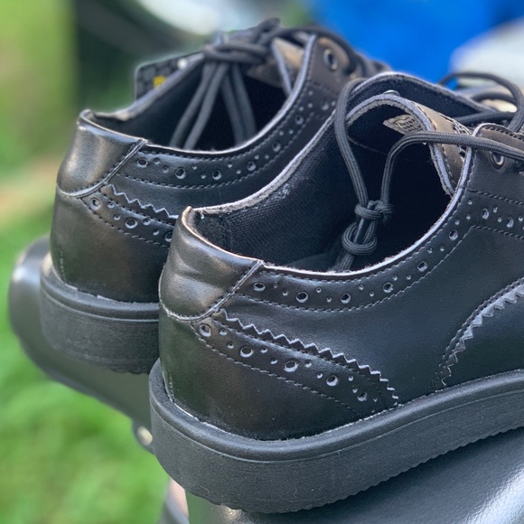 Tredsafe Men's Roman Slip Resistant Wing Tip Shoes - Picture 5 of 12